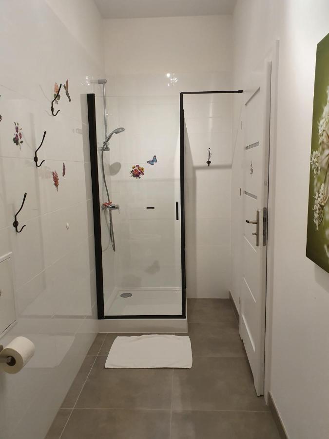 Central Lichtenberger Apartment for 6 People Berlin Exterior foto